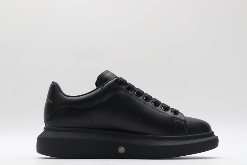 Alexander McQueen’s “All Black”